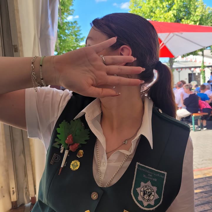 Herzlichen Glückwunsch Lena zum gelungenen Schuss 🥳sind sehr stolz auf Dich 🤙Lena…